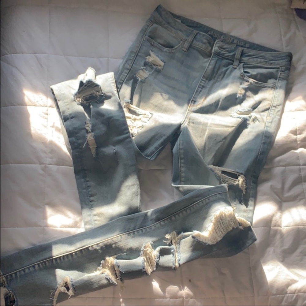 Light wash ripped American eagle jeans!! RARE!! Worn once
